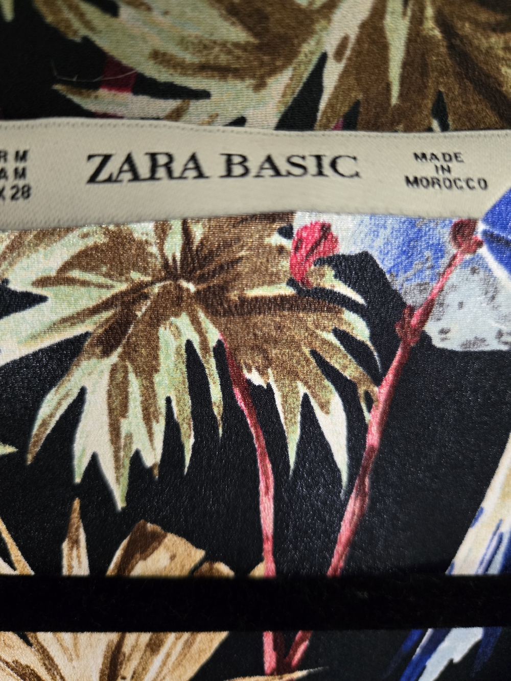 Zara Basic Lightweight Tropical Print Blouse Womens M Black Botanical Shirt - Picture 3 of 6
